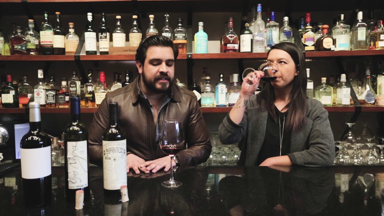 Cata de vinos mexicanos en una vinoteca de lujo en Ciudad de México